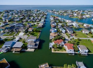 16613 Curlew Rd, Jamaica Beach, TX 77554