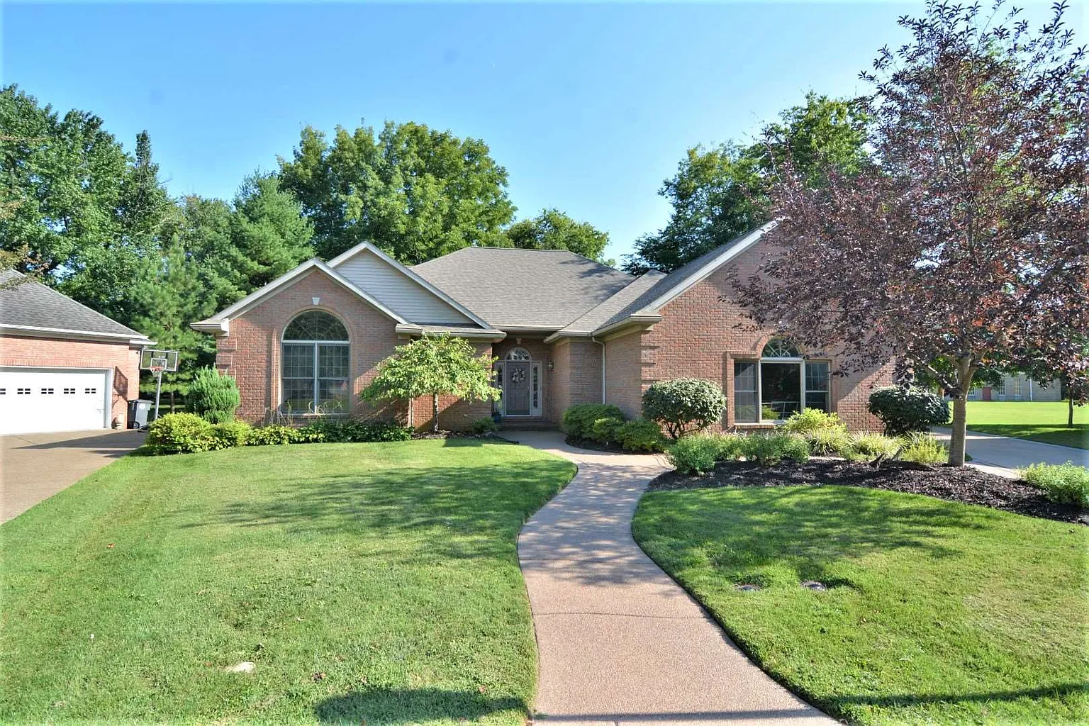 824 Cobblestone Dr photo 1