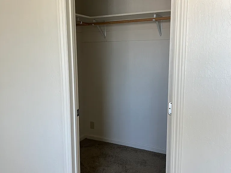 22331 Meekland Ave #UPSTAIRS — Photo 7