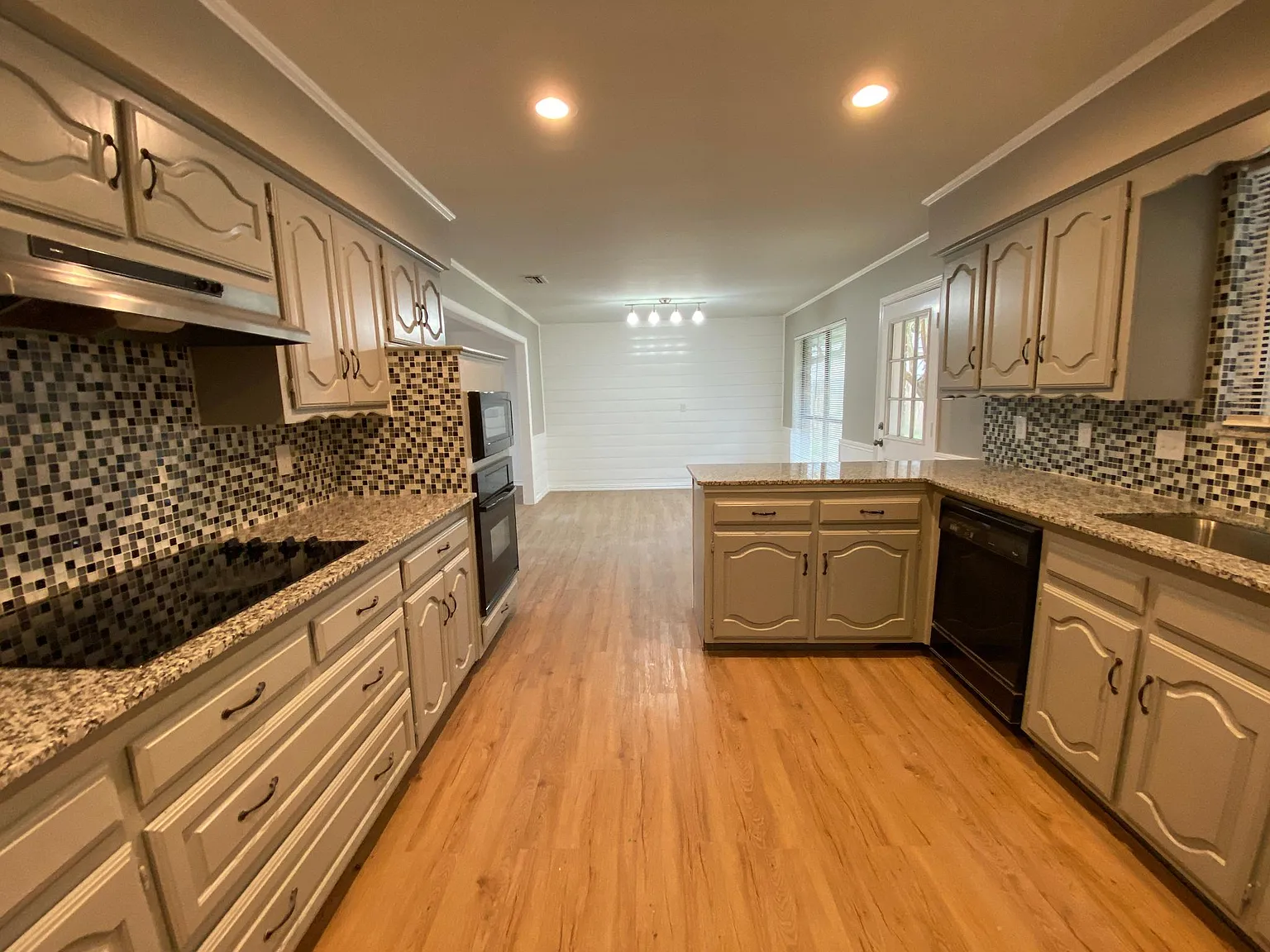3 bed, 1740 sqft, $2,400 — Photo 3