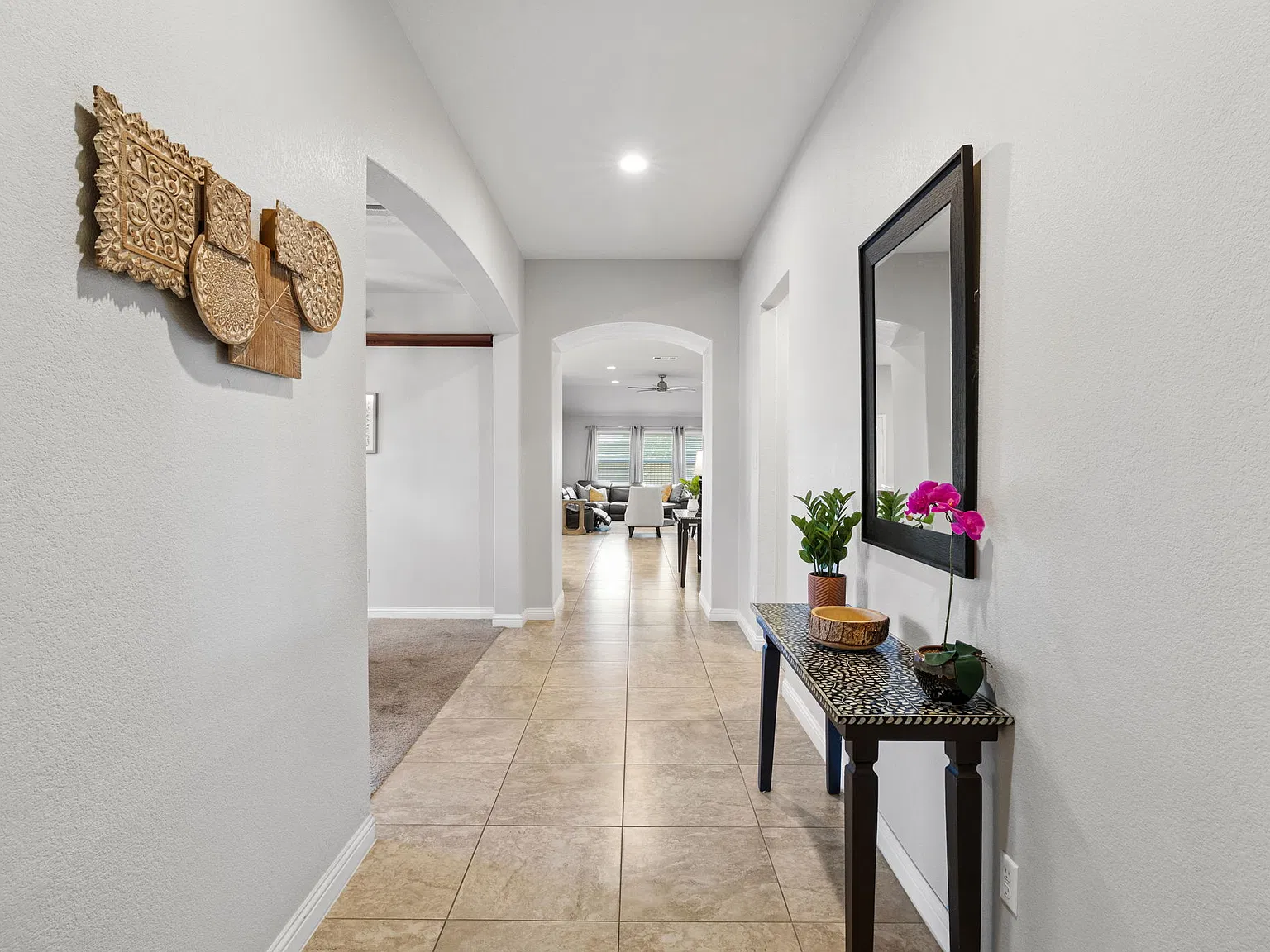 3 bed, 2108 sqft, $2,995 — Photo 3