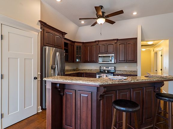 4th image of 3595 Butler Woods Dr