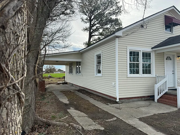 1403 Woodville Rd — Photo 2