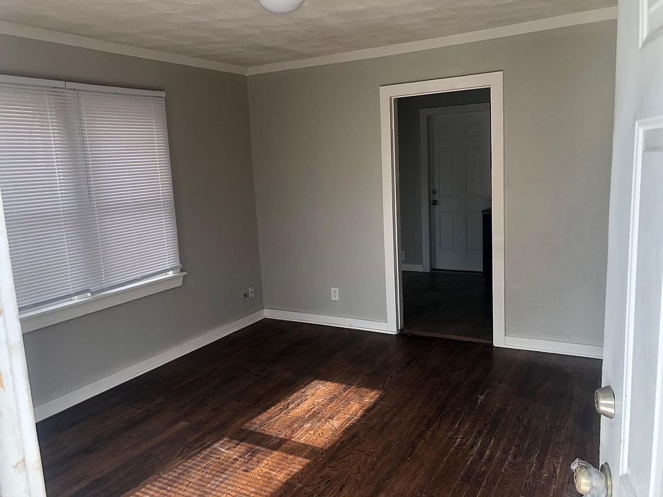 2nd image of 2205 NW 36th St