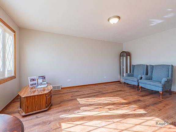 3rd image of 7966 S Kolin Ave