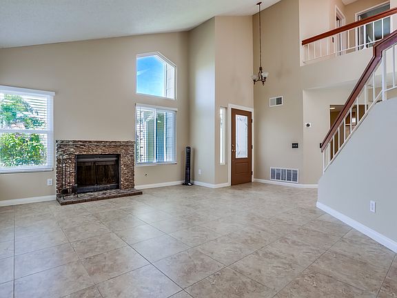 4th image of 864 Glenwood Dr