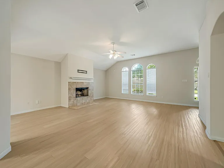 12810 Lake Shore Dr — Photo 4