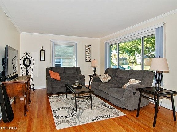 2nd image of 1915 Kensington Ave