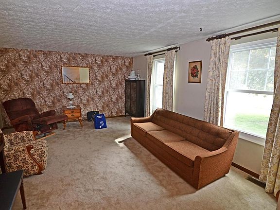 2nd image of 900 Ruskin Dr