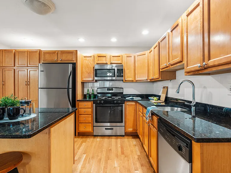 480 Medford St #4 — Photo 7