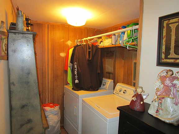 2nd image of 130 Kentucky Dr
