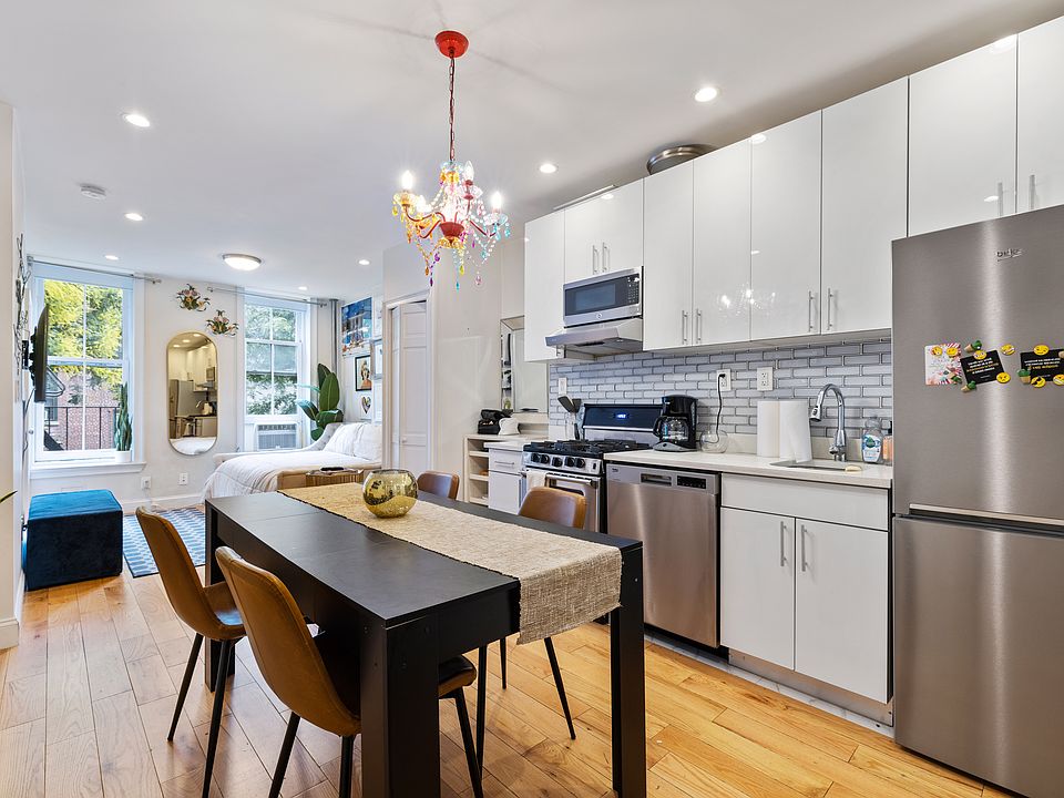 1st image of 89 Christopher St APT 4