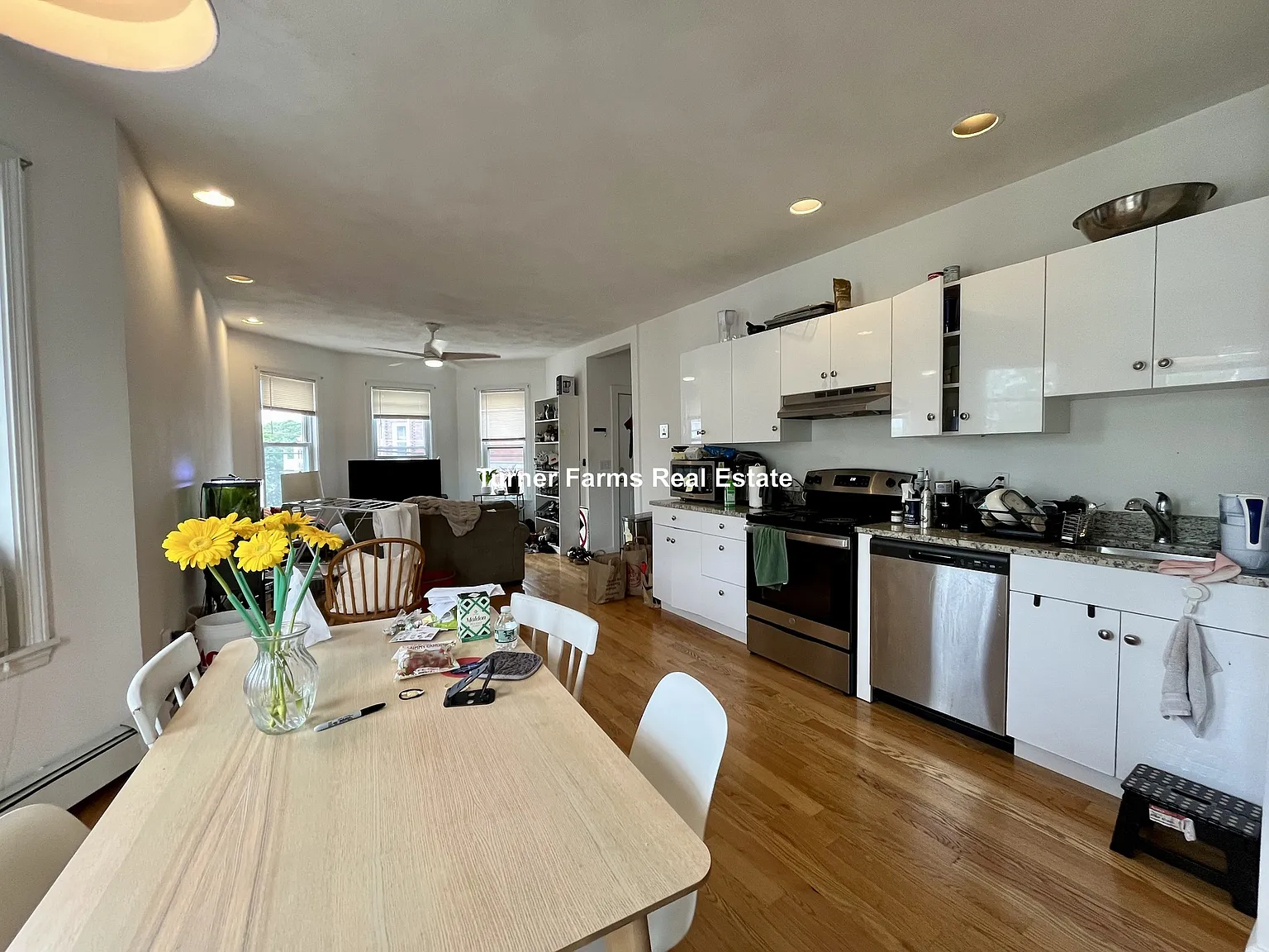 3 bed, 9999 sqft, $3,500 — Photo 2