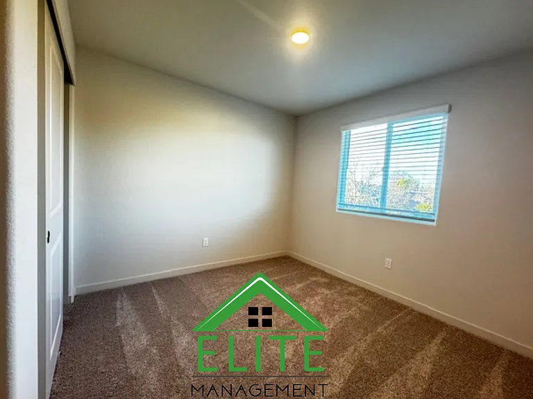 672 Diamond Valley Rd — Photo 6