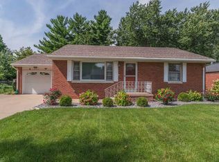 6 Oakland Ct, Bloomington, IL 61701