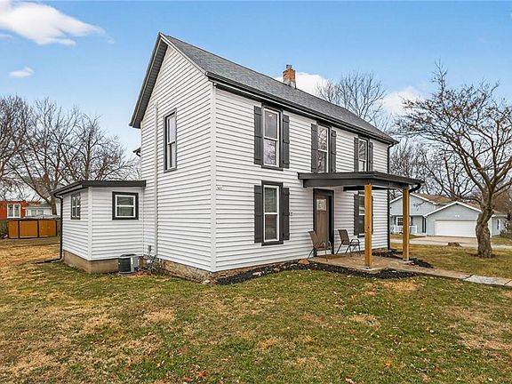 3rd image of 207 2nd St