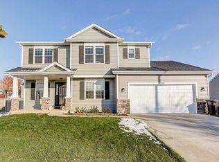 322 Oakbrook Dr, Lake Mills, WI 53551