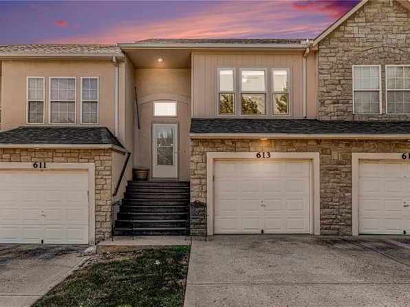 613 S Woodson Ln, Gardner, KS 66030