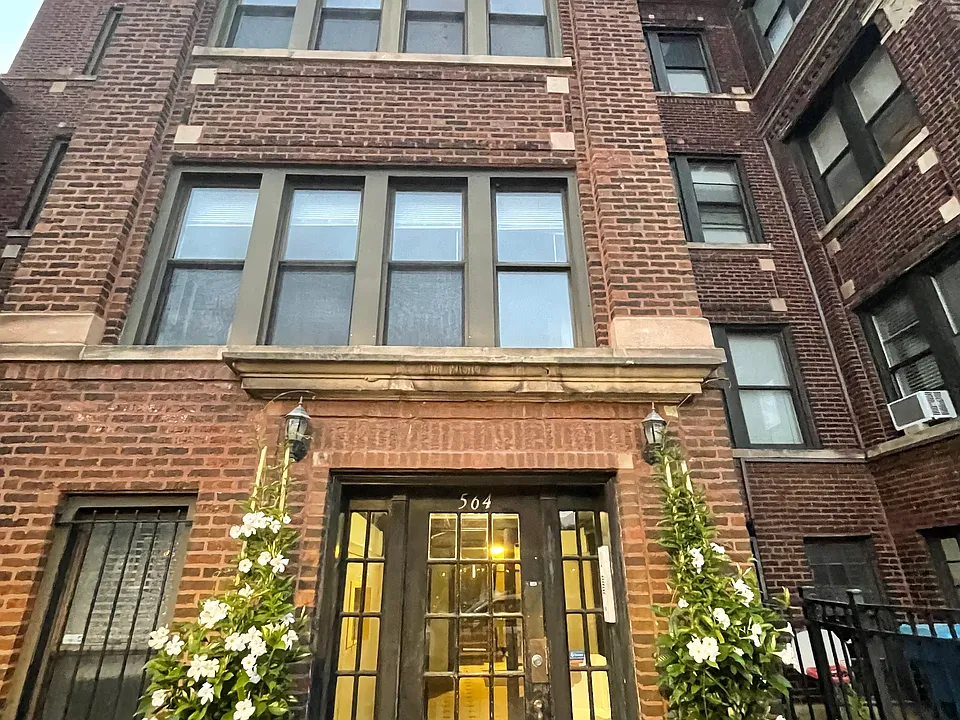 3354 N Broadway St #2F