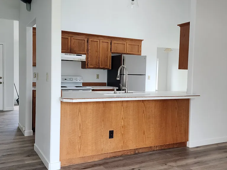 405 Cindy Ln — Photo 6