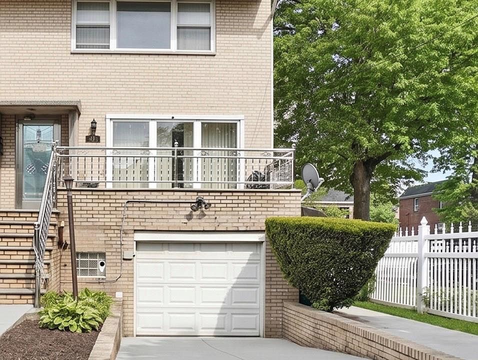 1st image of 2436 Seymour Avenue