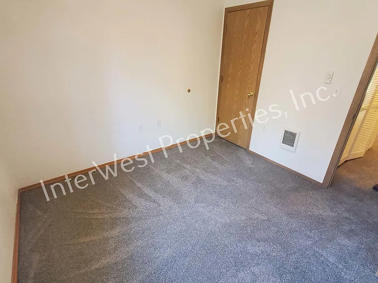 9931 NE Prescott St #13 — Photo 15