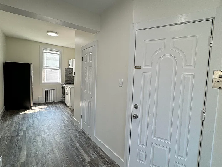 411 51st St #3 — Photo 3