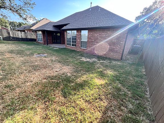 4th image of 211 Oakdale Dr