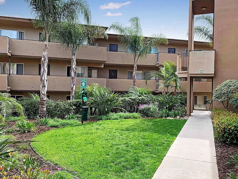 Dorchester Apartments | Spacious 1 & 2 Bedroom Apartments Near SDSU — Photo 3