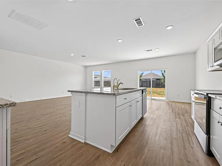 654 Amesbury Rd — Photo 19