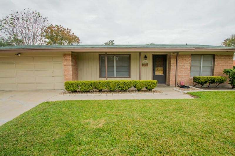 1st image of 926 Miramar Pl
