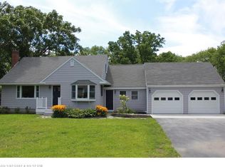 8 Cole St, Falmouth, ME 04105
