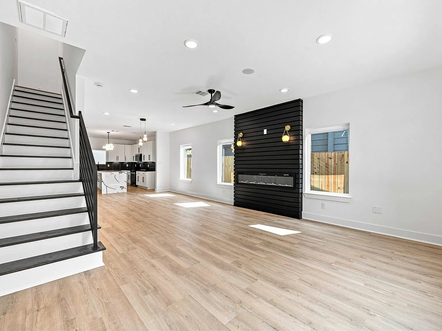 3 bed, 2.5 bath, $2,050 — Photo 2