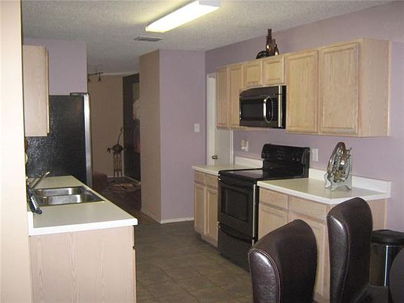 3rd image of 2920 Crimson Clover Dr