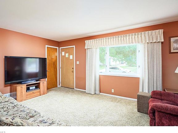 3rd image of 633 Alaho St