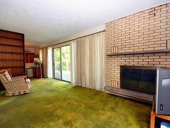 4th image of 35464 Riverview Dr