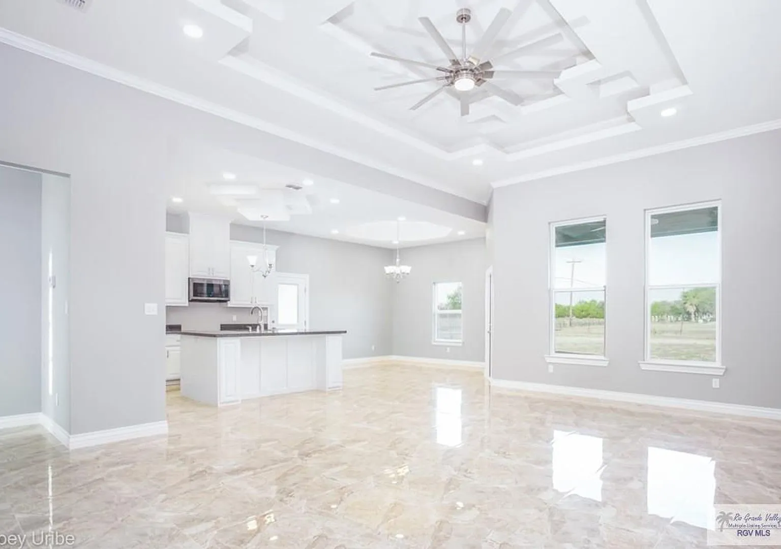 1434 W White Oak Dr.-3bd/2bth/2gar — Photo 4