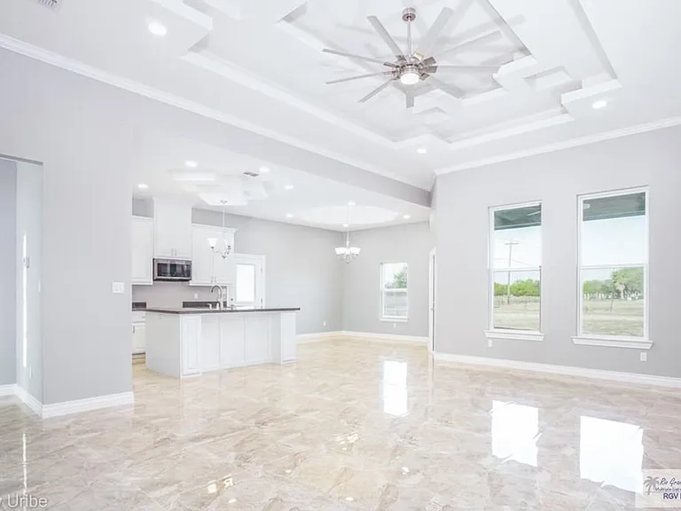 1434 W White Oak Dr — Photo 4