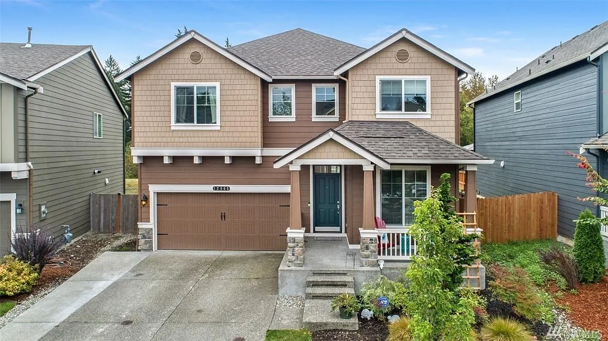 4 bed, 2.5 bath, 2755 sqft, $3,450 — Photo 1