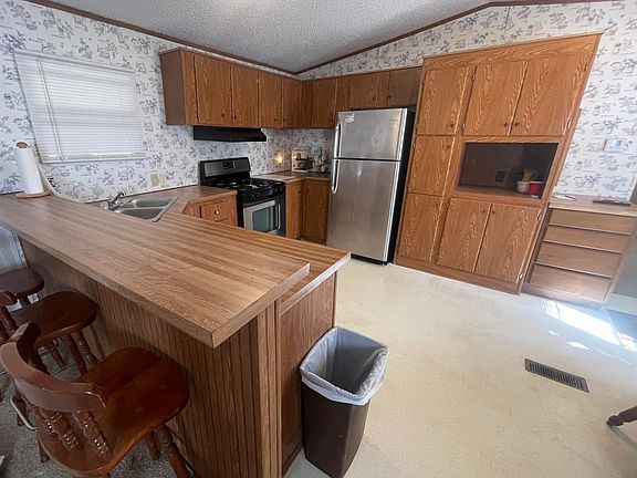 4th image of 270 Wood Grove Ln