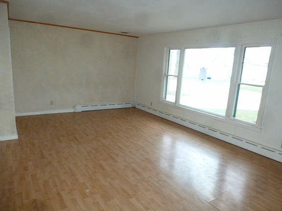 4th image of 700 E Waterford Ave