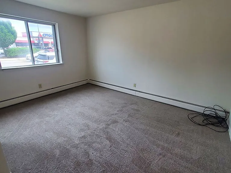 1920 Lathrop Ave. (16 Unit) — Photo 5