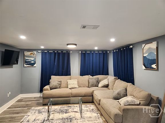 3rd image of 110 1/2 W 51st St #B