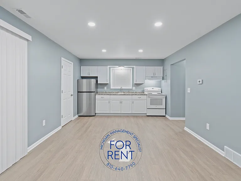 816 Asylum St — Photo 4