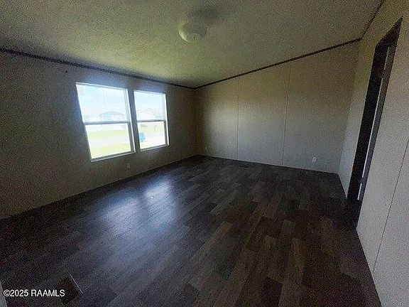 4th image of 215 Liz Dr