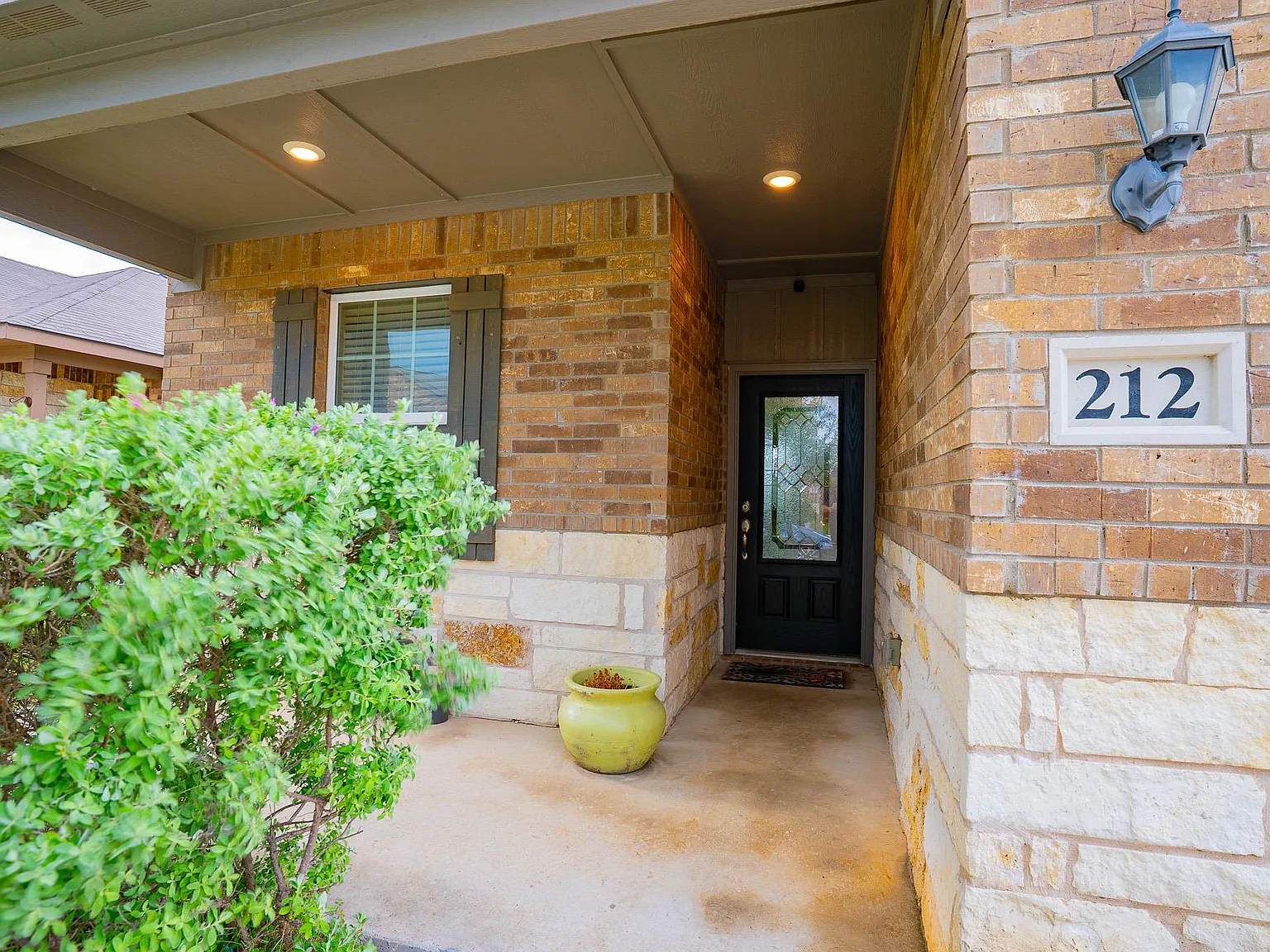 5 bed, 2.5 bath, 2653 sqft, $2,249 — Photo 2
