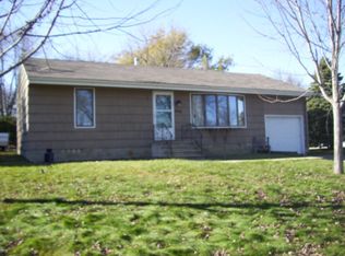 900 Verona Ave, Windom, MN 56101