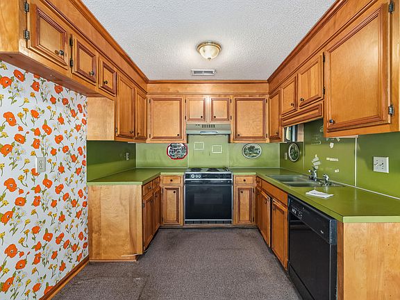 4th image of 219 Foxborough Rd