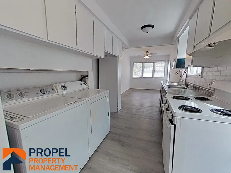 3 bed, 1.0 bath, 1200 sqft, $1,500 — Photo 2