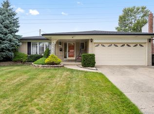 33827 Coachwood Dr, Sterling Heights, MI